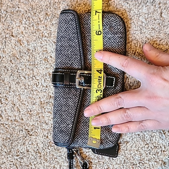 🎉HP🎉 Coach Wristlet Bundle, Wool herringbone, Red and Tan Coach Design - Picture 12 of 13